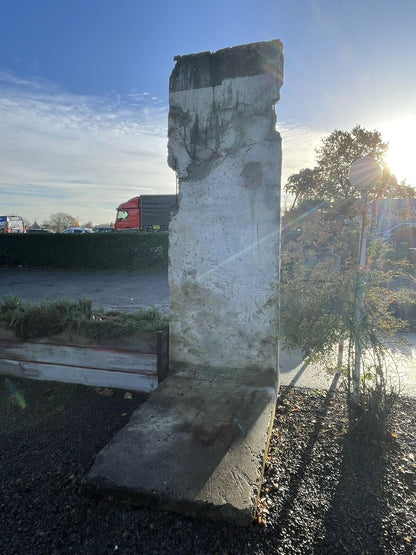 mino art bemalte Berliner Mauer - Echtes Mauerelement -segment