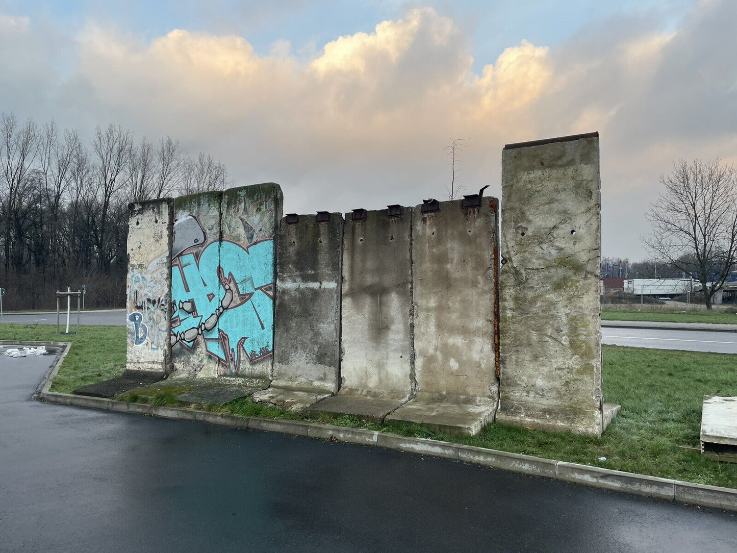 El Bocho bemalte Berliner Mauer - Echtes Mauerelement -segment