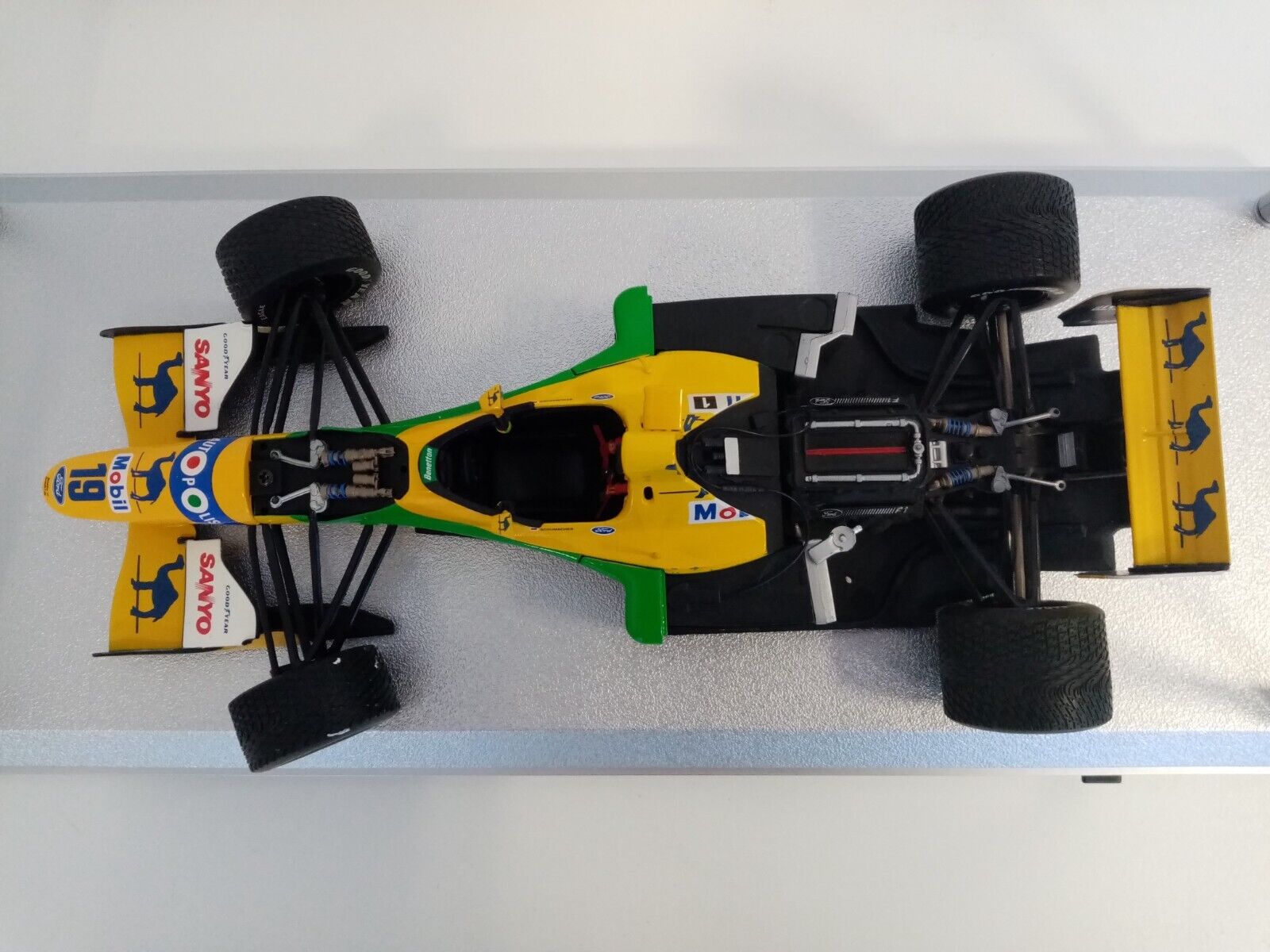 Automodell Michael Schumacher signiert in Vitrine + Licht Benetton Ford Formel 1