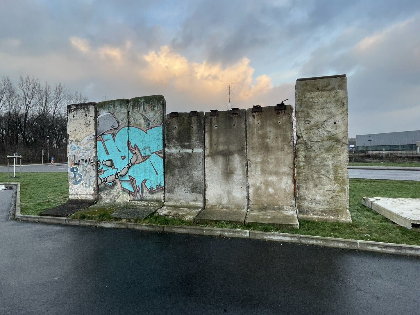 El Bocho bemalte Berliner Mauer - Echtes Mauerelement -segment