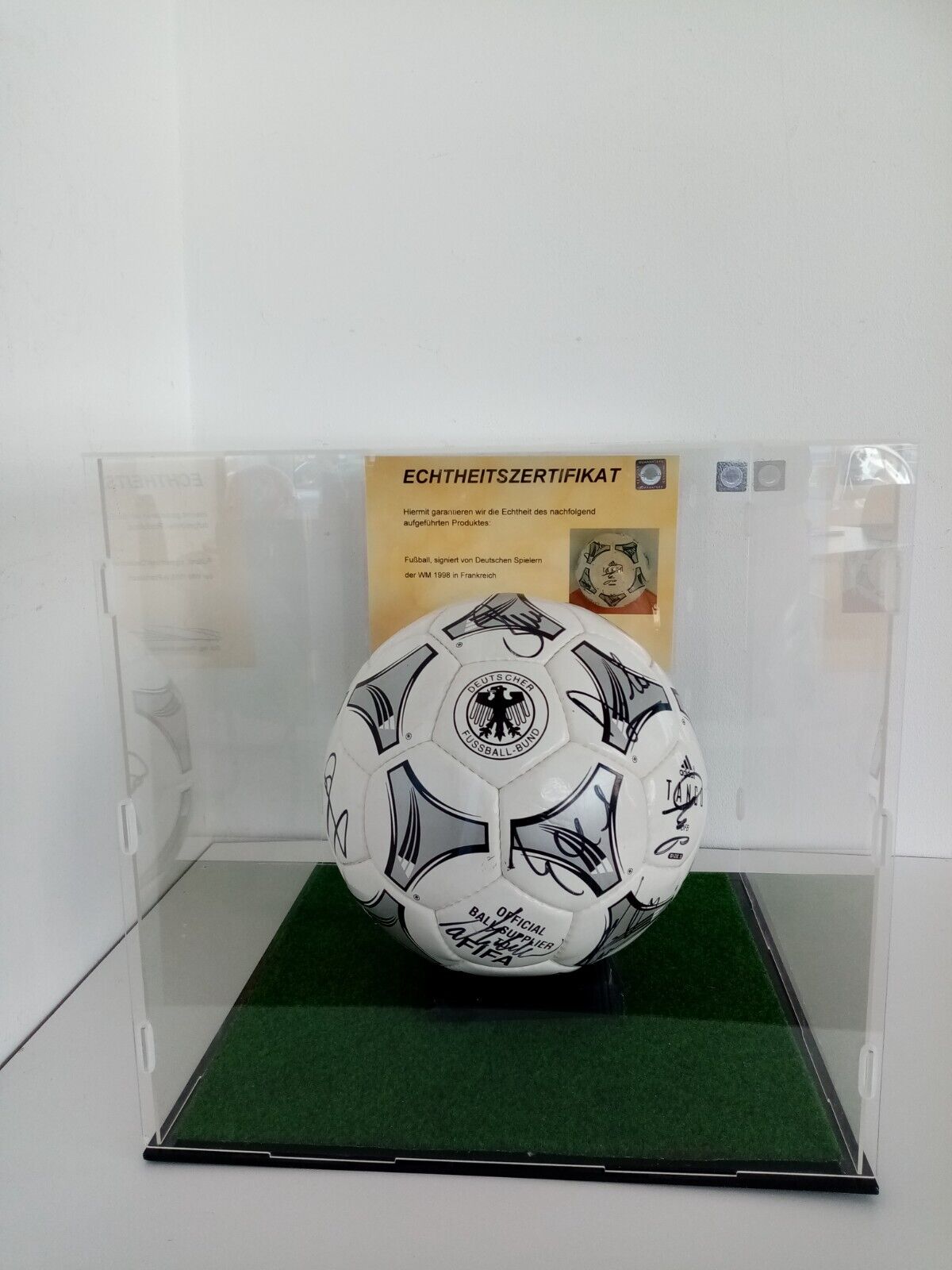 Fußball Teamsigniert WM 1998 in Vitrine DFB  Autogramm Adidas Unterschrift COA