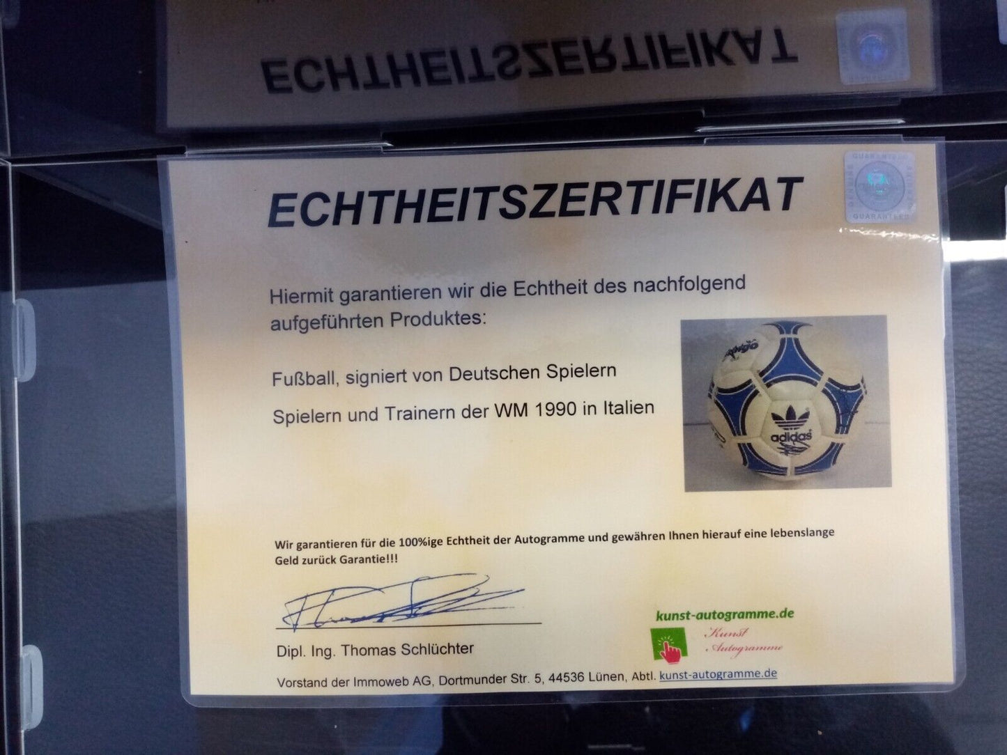 Fußball Teamsigniert WM 1990 in Vitrine DFB Unterschrift Deutschland Adidas Ball