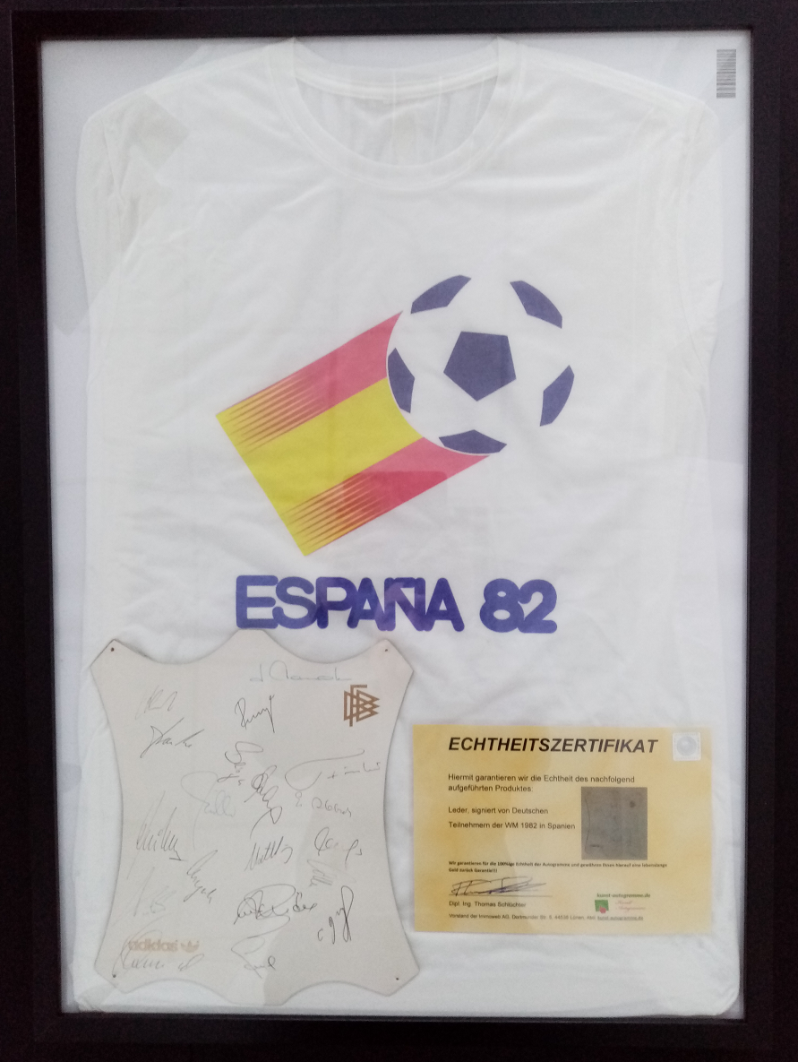 DFB Leder WM 1982 signiert im Rahmen + Shirt Spanien Deutschland Adidas COA M